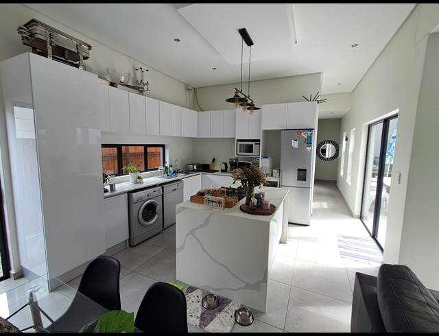 3 BEDROOM HOUSE FOR SALE IN PALM LAKES ESTATE